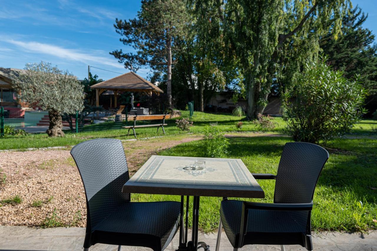 Village Motel Tournus Eksteriør bilde